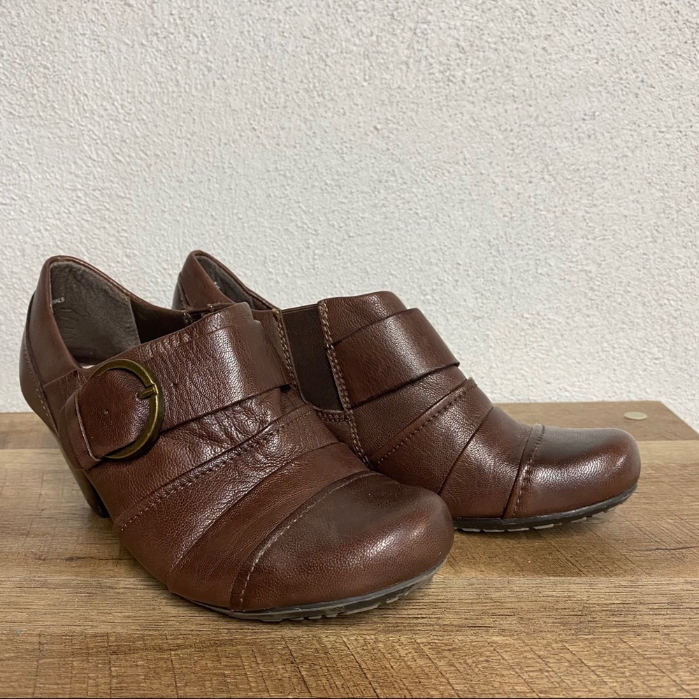BareTrap Brown Booties Size 7